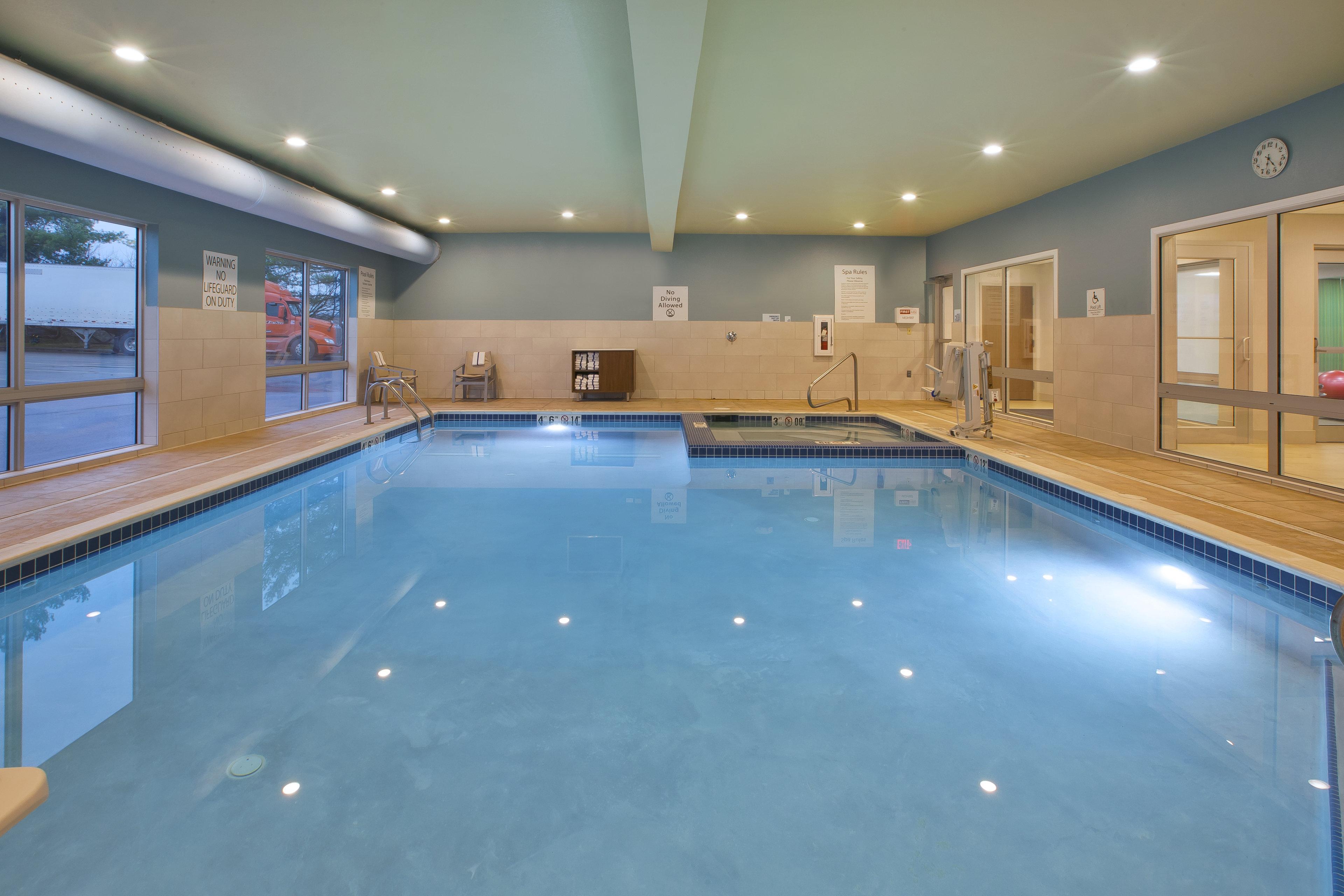 Holiday Inn Express & Suites - Parkersburg East By Ihg Zewnętrze zdjęcie