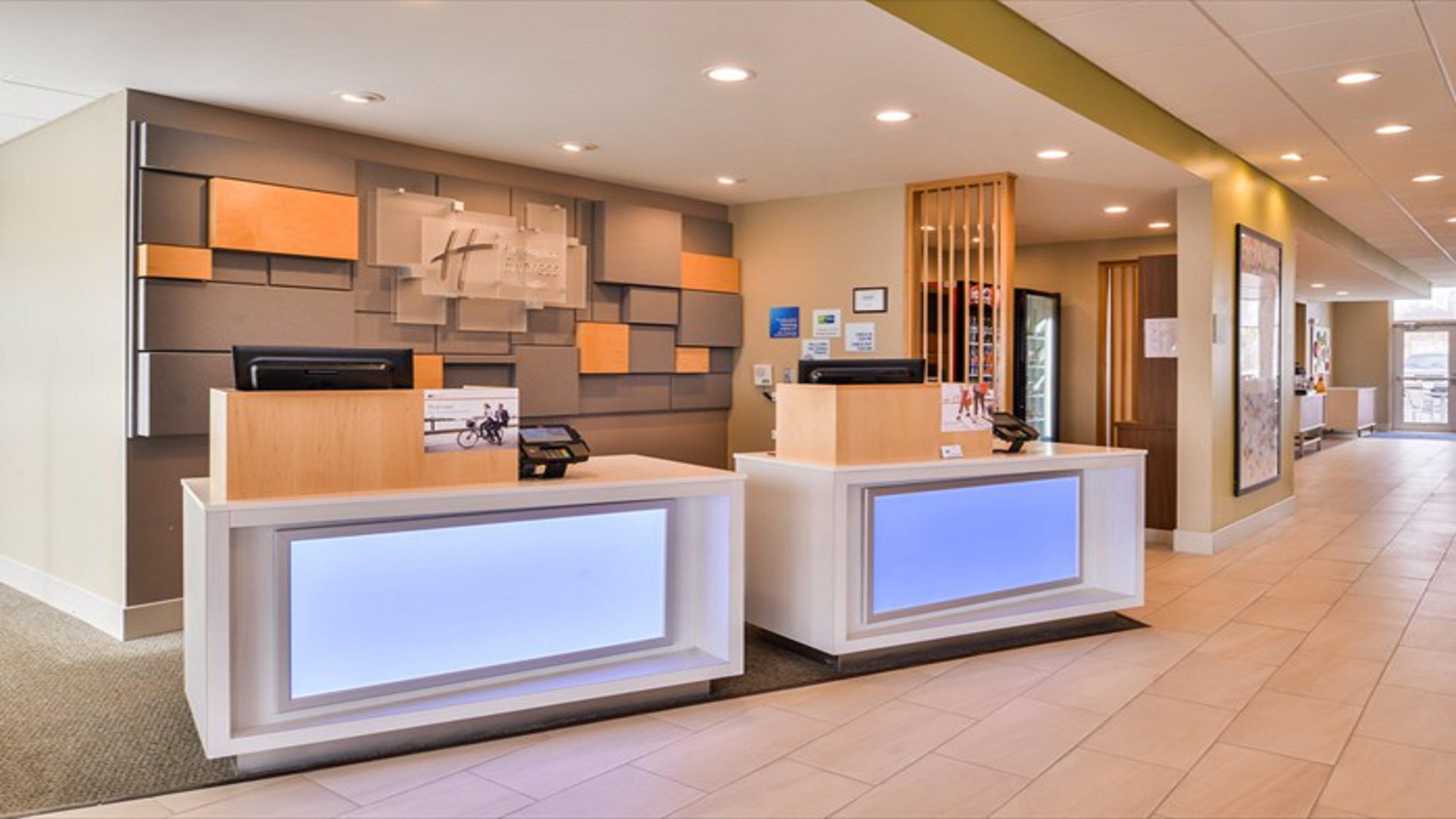 Holiday Inn Express & Suites - Parkersburg East By Ihg Zewnętrze zdjęcie